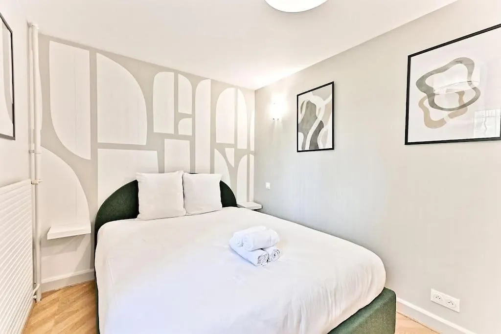 Appartement Spacieux Et Paisible Paris 19Eme 0*,  France